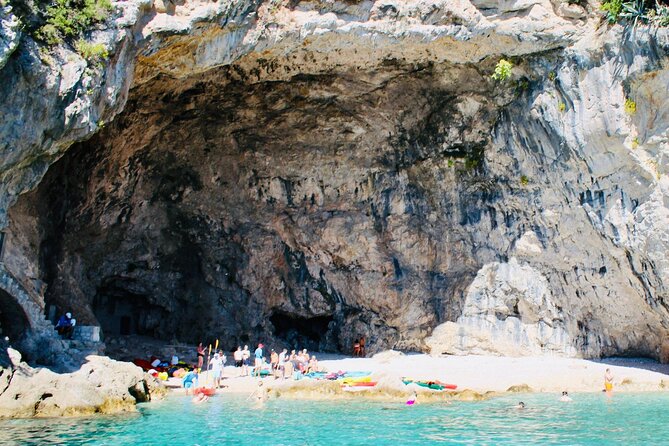 50-minute Panoramic Cruise of Dubrovnik with English Audio Guide - Hotel Belveder and the marks of recent history