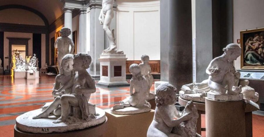 Accademia and Uffizi Skip-the-Line Tickets with Audioguide - Meeting the assistant at the Accademia
