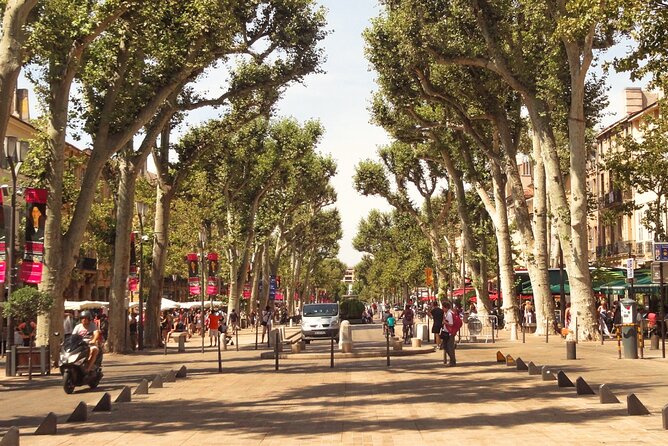 Aix-en-Provence Scavenger Hunt and Sights Self-Guided Tour - Place des Prêcheurs and the route beyond