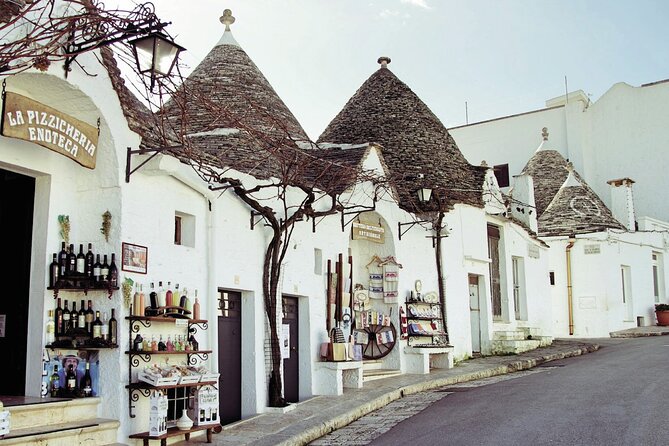 Alberobello Walking Tour with Audio and Written Guide by a Local - The two-cone puzzle of Trullo Siamese