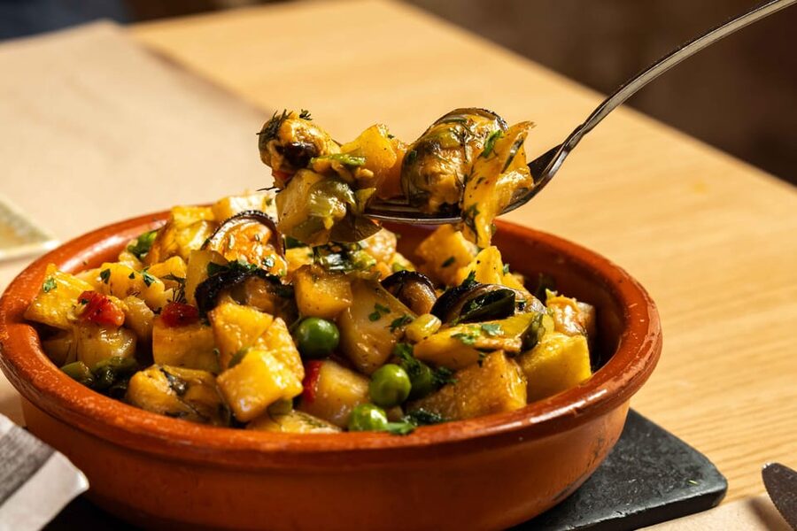 Alcudia: Self-Guided Gourmet Tapas and Wine Tour - Why the self-guided format works