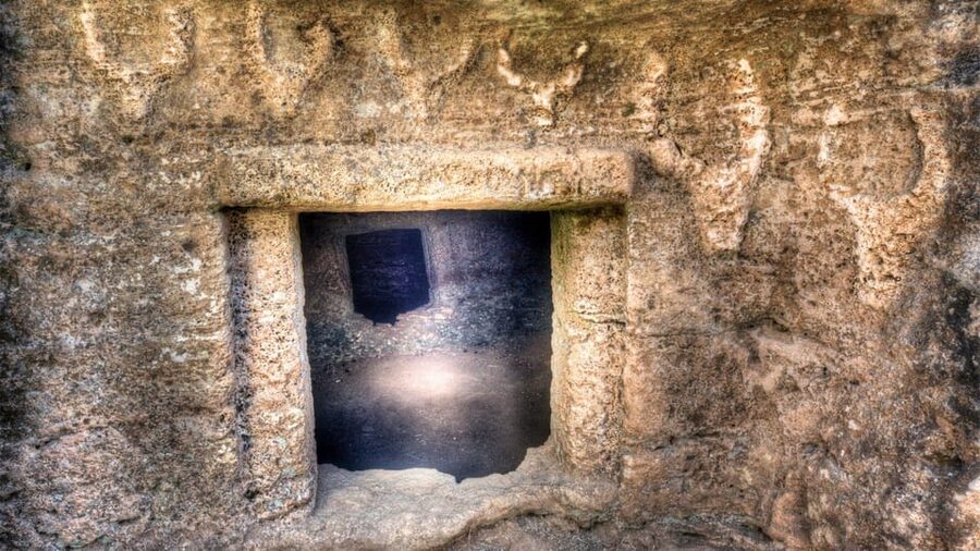 Alghero: Anghelu Ruju Necropolis with Audio Guides - The meaning of burial objects