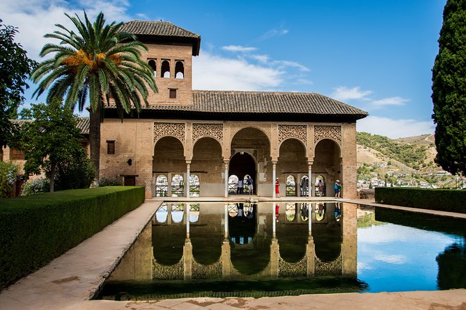 Alhambra and Nasrid Palaces Ticket with Audioguide - Nasrid Palaces: the timed centerpiece