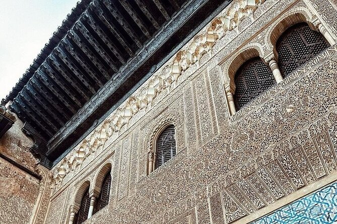 Alhambra Experience – Explore Nasrid Palaces & Generalife Gardens - The Nasrid Palaces, the essential hour
