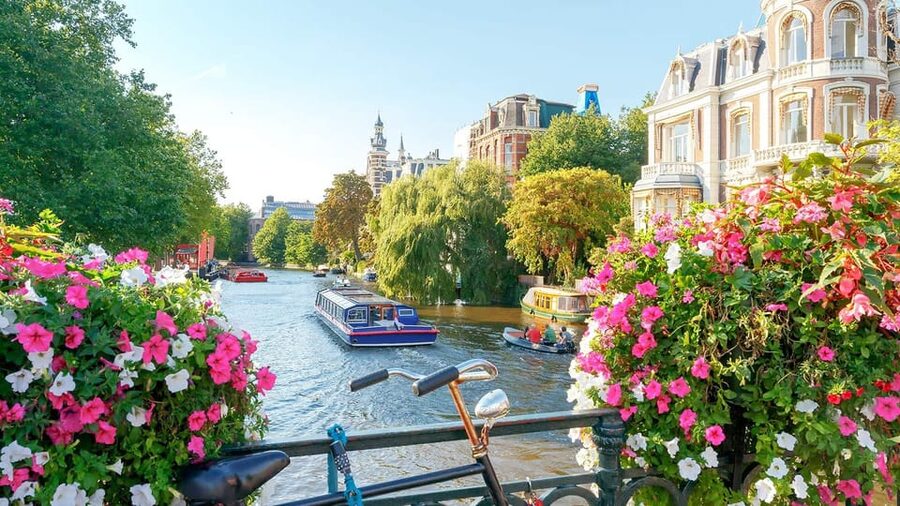 Amsterdam Audioguide - TravelMate app for your smartphone - The Royal Palace and the unusual Doge’s Palace entry
