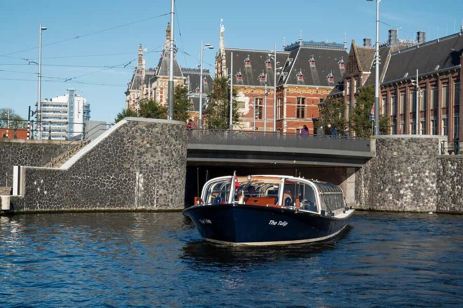 Amsterdam: Canal Cruise with Live Commentary & Audio Guide - Live commentary, audio guides, and the human touch