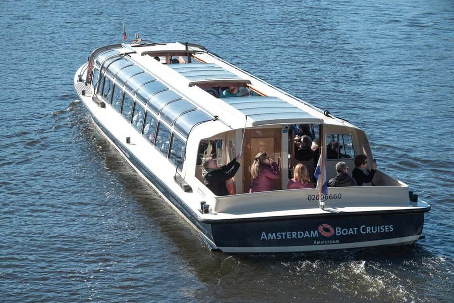 Amsterdam: Canal Cruise with Live Commentary & Audio Guide - How much time and comfort should you expect?