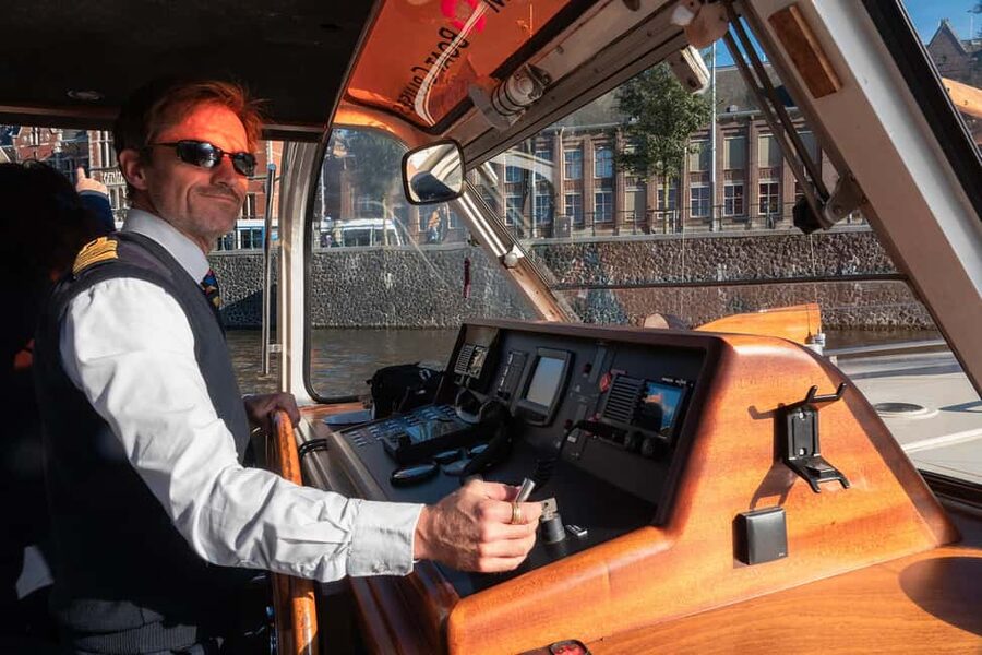 Amsterdam: Canal Cruise with Live Commentary & Audio Guide - Booking value and small practical details