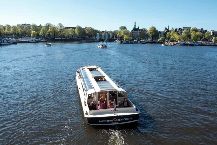 Amsterdam: Canal Cruise with Live Commentary & Audio Guide - Inside the 100% electric covered boat