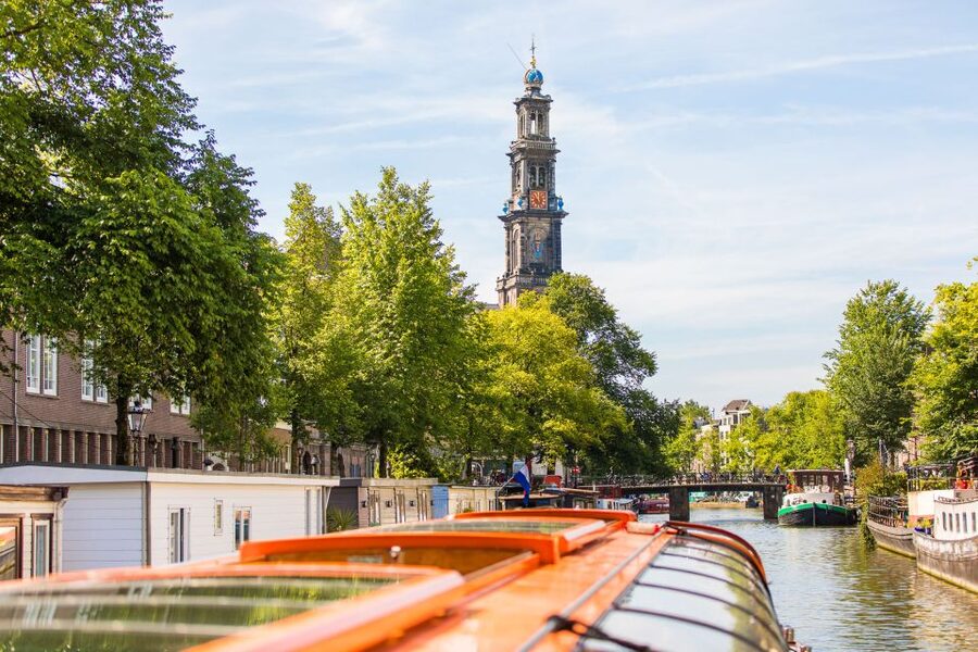 Amsterdam: City Centre Canal Cruise including Audioguide - Why Amsterdam looks different from the canal