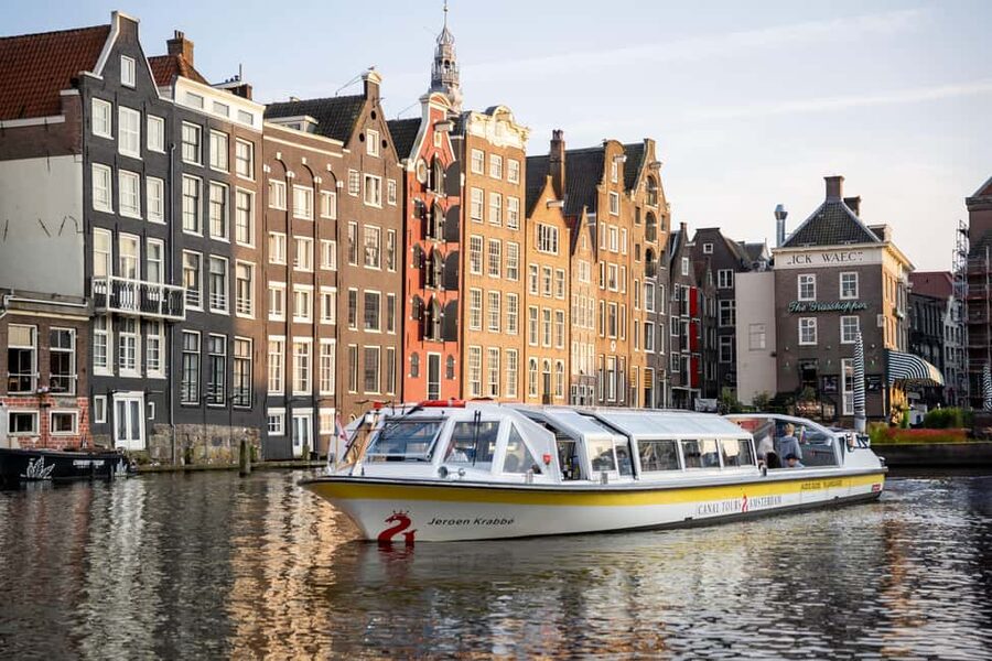 Amsterdam: Heated Canal Cruise Including Audioguide - Why Amsterdam looks best from a canal boat