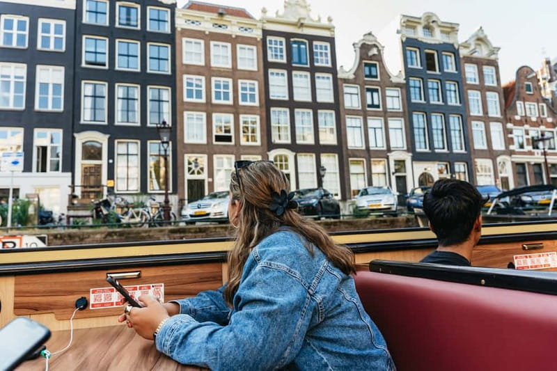 Amsterdam: Heated Canal Cruise Including Audioguide - Audioguide or live commentary?
