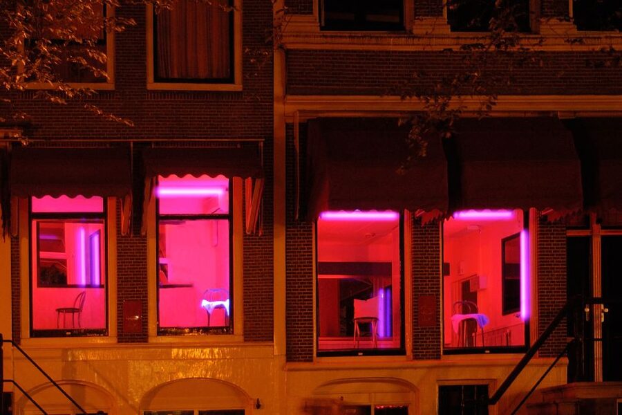 Amsterdam: Red Light District 1-hour Smartphone Audio Tour - What this Amsterdam audio tour actually offers