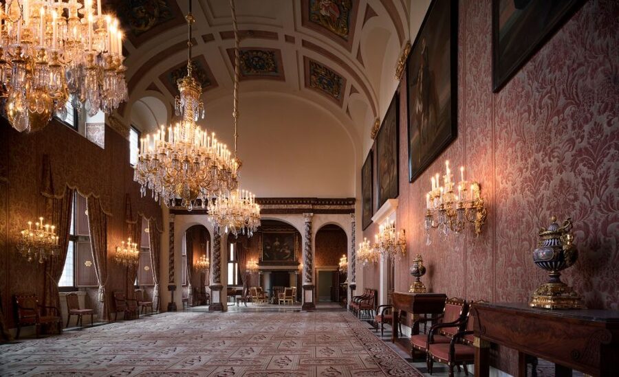 Amsterdam: Royal Palace Entry Ticket + Audio guide - Who will get the most from this visit?