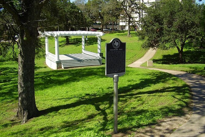 An Exciting Scavenger Hunt: Austin Capitol Sights & Downtown Gems - How this Austin scavenger hunt works