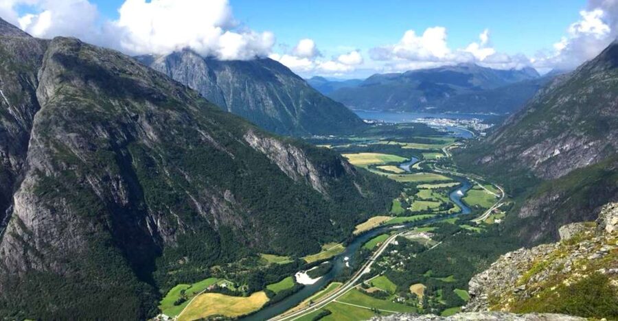 Åndalsnes - Trollstigen & Trollwall Audio Guid Bus Tour - What the $77 price buys you