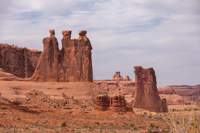 Arches National Park Self-Guided Driving Audio Tour - Three Gossips, Courthouse views, and the Great Wall