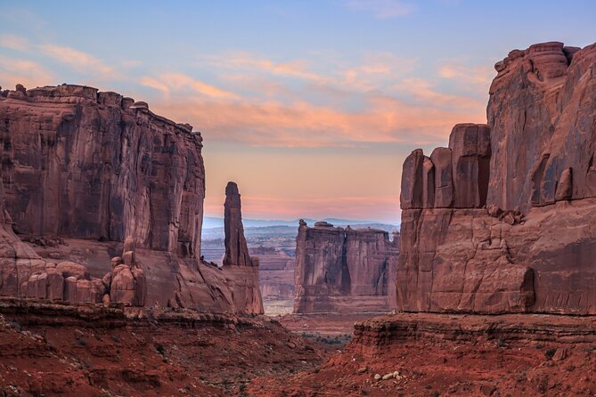 Arches National Park Self-Guided Driving Audio Tour - Double Arch, movie memories, and Cove of Caves