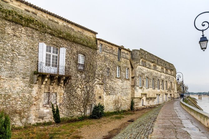 Arles Vincent Van Gogh Self Guided Walking Tour with an APP - Le Café Van Gogh and Place du Forum