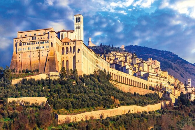 Assisi Walking Tour with Audio and Written Guide by a Local - What the audio and written guide do well