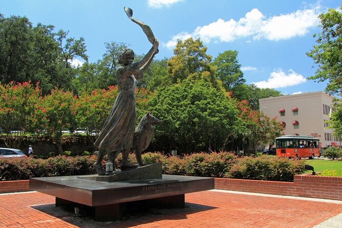 Astounding Scavenger Hunt: Historic Savannah Adventure - Chippewa Square: Forrest Gump and Savannah’s founder