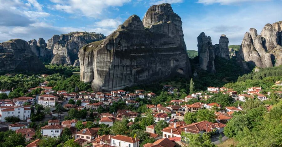 Athens: Meteora Day Trip with Central Pickup & Audio Guide - Why Meteora is worth the long ride from Athens