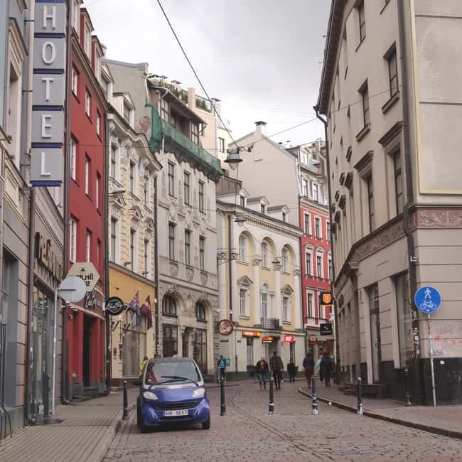 Audio Tour of Riga Old Town - Taking breaks at Riga Black Magic