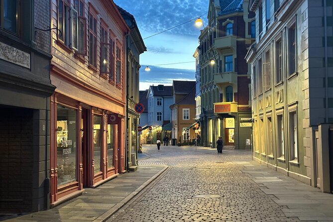 Audio Walking Tour in Bergen Famous Ghosts Location - Cathedral Vågsalmenningen and a relic of the cross
