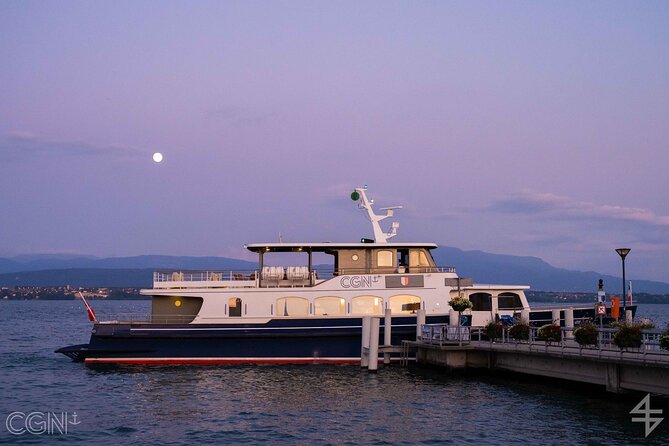 Audioguided sightseeing cruise of Geneva - Leaving Quai du Mont-Blanc
