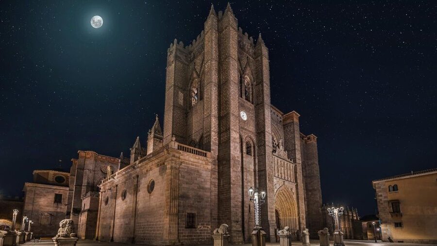 Avila: Cathedral Entry Ticket with Audio Guide - Key points to know before entering
