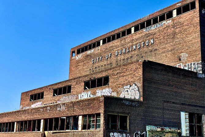 Awesome Scavenger Hunt: Burlington Beauty - Wells-Richardson Building and Chittenden County Superior Courthouse