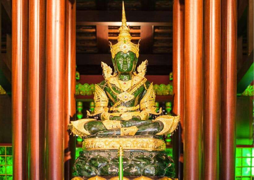 Bangkok: Grand Palace & Emerald Buddha Entry with Audioguide - The Queen Sirikit Museum of Textile adds a different angle