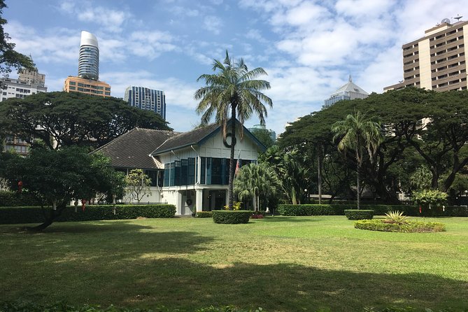Bangkok's Wireless Road: A Self-Guided Audio Tour - The Green Mile toward Lumphini Park