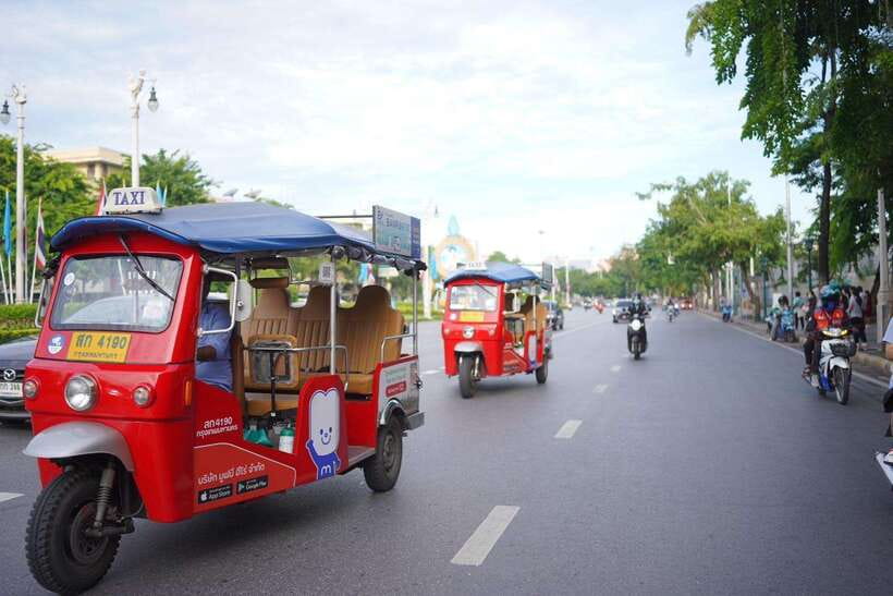 Bangkok: Tuk Tuk Day Pass App & Boat Chao Phraya River - Siam: malls, culture, and a useful midday break