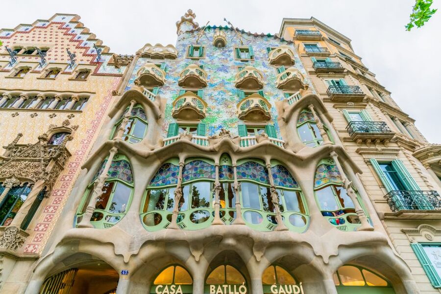 Barcelona: Casa Batlló Entry with Self-Audioguide Tour - Why Casa Batlló feels unlike other Gaudí sights