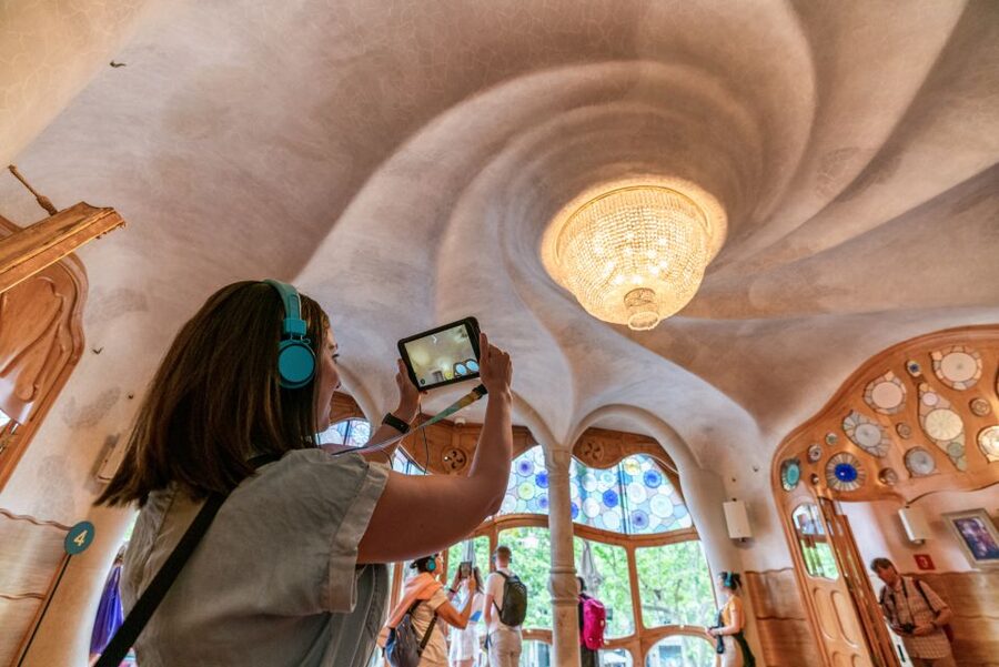 Barcelona: Casa Batlló Entry with Self-Audioguide Tour - Light, air, and the practical side of Gaudí’s design
