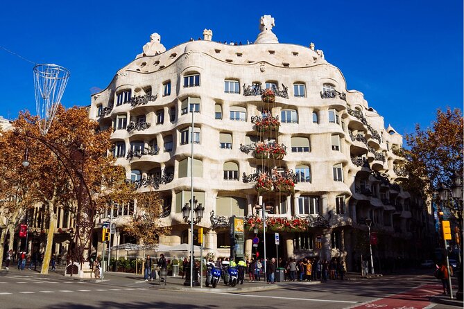 Barcelona: Reserved Entrance to Casa Mila (La Pedrera) with Audio - Exploring with the English audio guide