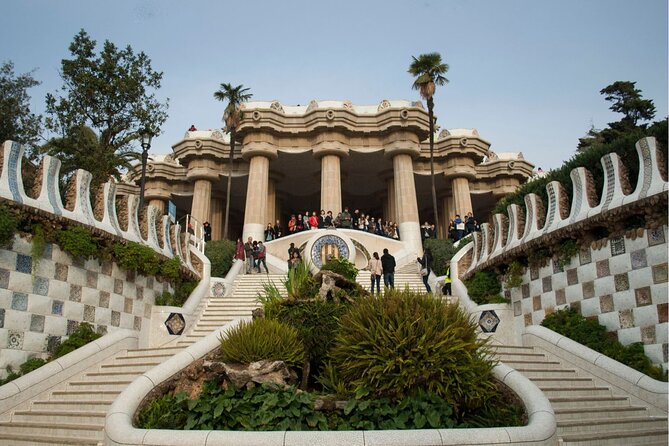 Barcelona: Reserved Group Entrance to Park Güell with Audio Guide - Getting around with a group of eight or more