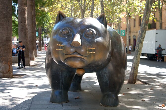 Barcelona's El Raval and the Gothic Quarter: A Self-Guided Audio Tour - Can Culleretes, Carrer d’Avinyo, and local character