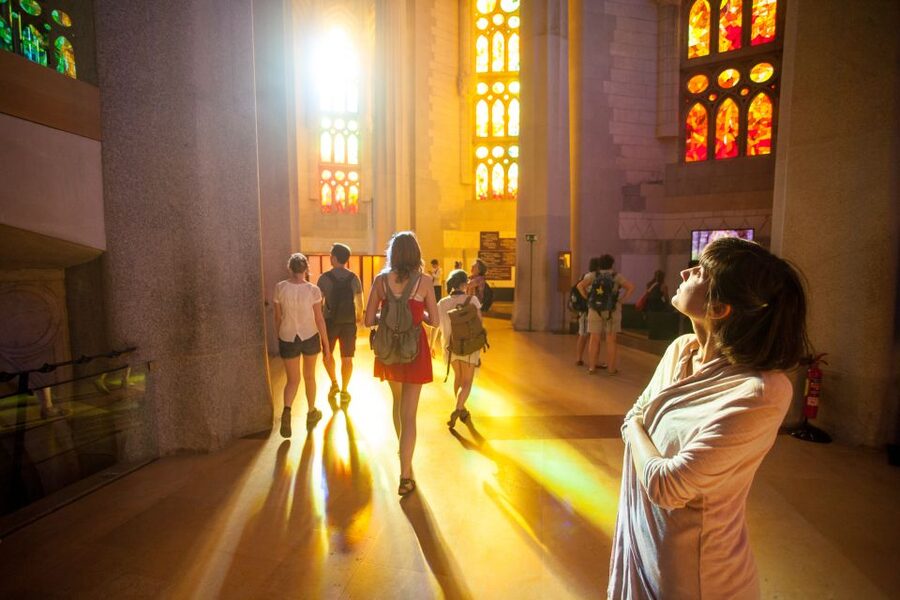 Barcelona: Sagrada Familia Entry Ticket with Audio Guide - Getting the audio guide ready