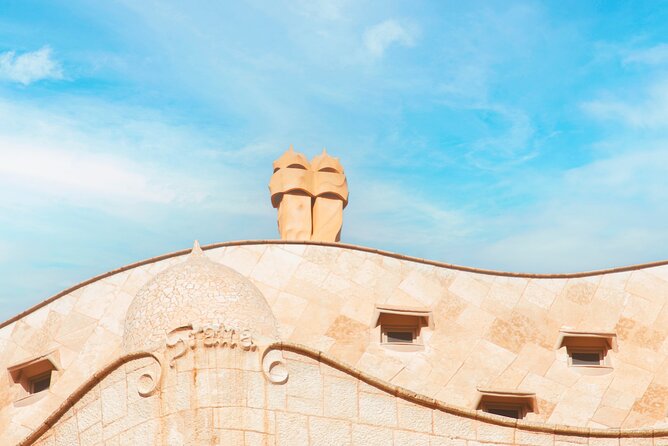 Barcelona Scavenger Hunt and Sights Self-Guided Tour - Start on Passeig de Gràcia with a phone in hand