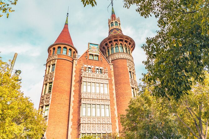 Barcelona Scavenger Hunt and Sights Self-Guided Tour - Why families and repeat visitors may like it