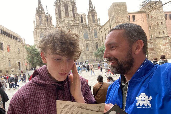 Barcelona Self-Guided Murder Mystery Tour by the Cathedral of Barcelona - Reaching Plaça de la Seu and the final reveal