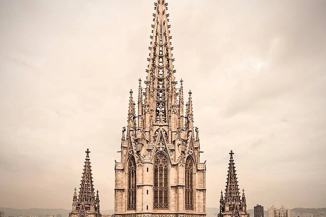 Barcelona Self-Guided Murder Mystery Tour by the Cathedral of Barcelona - Collecting the envelope and getting started