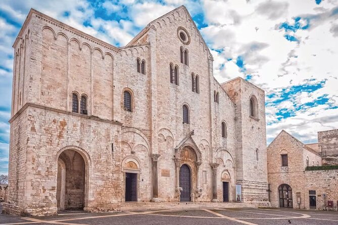Bari Walking Tour with Audio and Written Guide by a Local - Pause at Piazza Mercantile