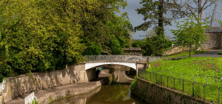 Bath : 2 Hour Historic Walking Tour With An App - Bath Abbey and the center of town