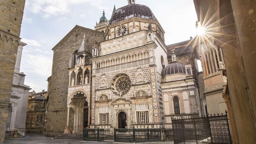 Bergamo Audioguide - TravelMate app for your smartphone - Piazza Vecchia, the Cathedral, and Colleoni Chapel