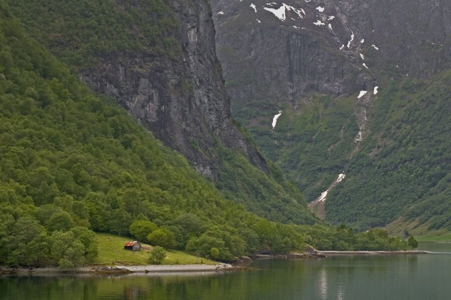 Bergen: Self-Guided Trip to Oslo with Sognefjord cruise (5h) - Flåm offers a famous train and a very touristy stop