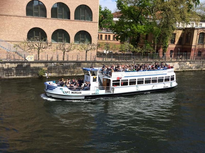 Berlin: Boat Sightseeing Cruise with Audioguide - Starting at Domaquareé by the DDR Museum