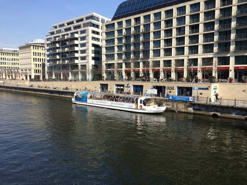 Berlin: Boat Sightseeing Cruise with Audioguide - Museum Island from Both Sides